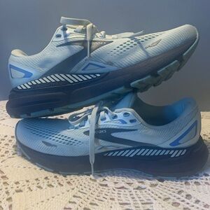 Brooks Women’s Light Blue Athletic Sneakers Shoes Size 8.5 Like New